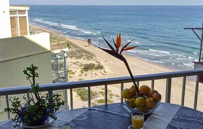Outdoor dining - 2 bedroom gorgeous apartment in Faro de Cullera (Faro de Cullera)
