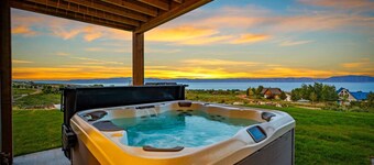 Lake Haven Lodge | Private Pickleball Court |Sleeps 40 | Spa | Views