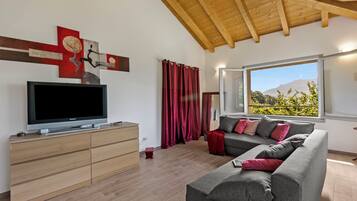 Apartemen Standar, beberapa kamar, tepi gunung (Viola Apartment) | Area keluarga | Televisi layar datar 21-inci dengan saluran TV kabel