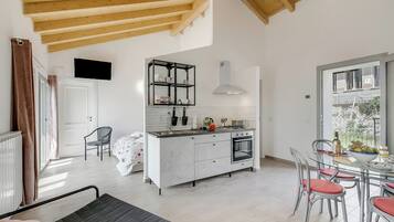 Family Villa, 3 Bedrooms, Mountainside (Residenza Quadrifoglio) | Living room | 21-inch flat-screen TV with cable channels