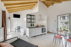 家庭别墅, 3 间卧室, 山腰 (Residenza Quadrifoglio) | 客厅 | 21-英寸纯平电视（配备有线频道）