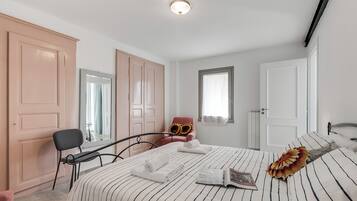 Standard Apartment, Multiple Bedrooms, 2 Bathrooms, Mountainside (Iris Apartment) | 3 bedrooms, free WiFi, bed sheets