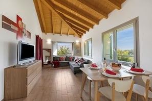 Family Villa, Multiple Bedrooms, Mountainside (Residenza Quadrifoglio) | Living area | 21-inch flat-screen TV with cable channels