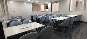 Executive lounge - The kala hotel & coliving (Hyderabad)