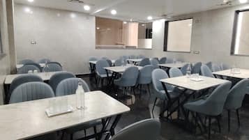 Daily buffet breakfast (INR 100 per person)