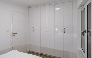 1 bedroom, iron/ironing board, free WiFi