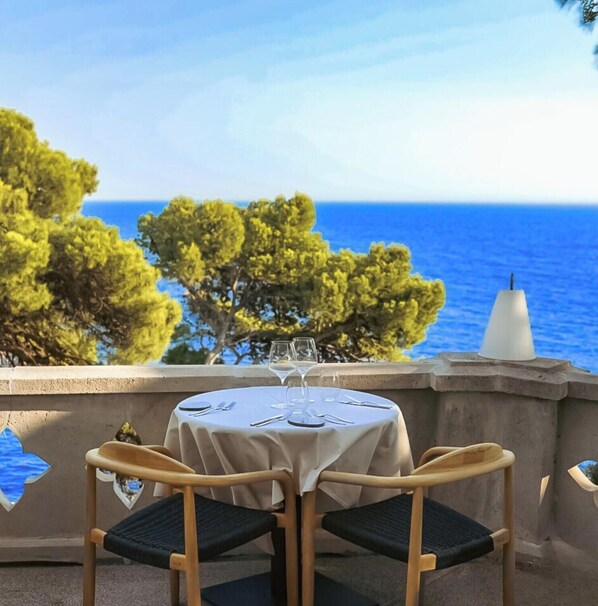 Terrace/patio - Dubrovnik Hotel Akademis Čingrija (Dubrovnik)
