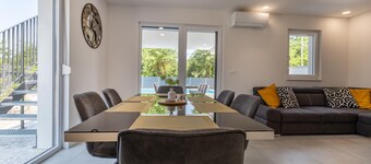 Preciosa casa en Dekani