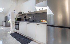 Réfrigérateur, four, plaque de cuisson, lave-vaisselle