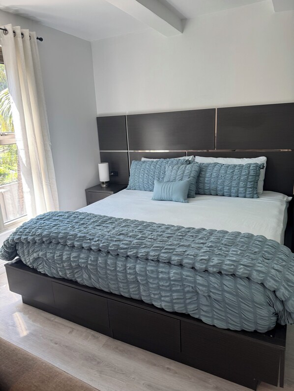 1 habitación, tabla de planchar con plancha, wifi y ropa de cama 