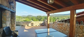 Rural apartment with fireplace and barbecue and mountain views