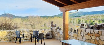Rural apartment with fireplace and barbecue and mountain views