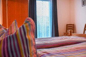 2 chambres, fer et planche à repasser
