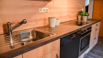 Kühlschrank, Ofen, Herdplatte, Geschirrspüler