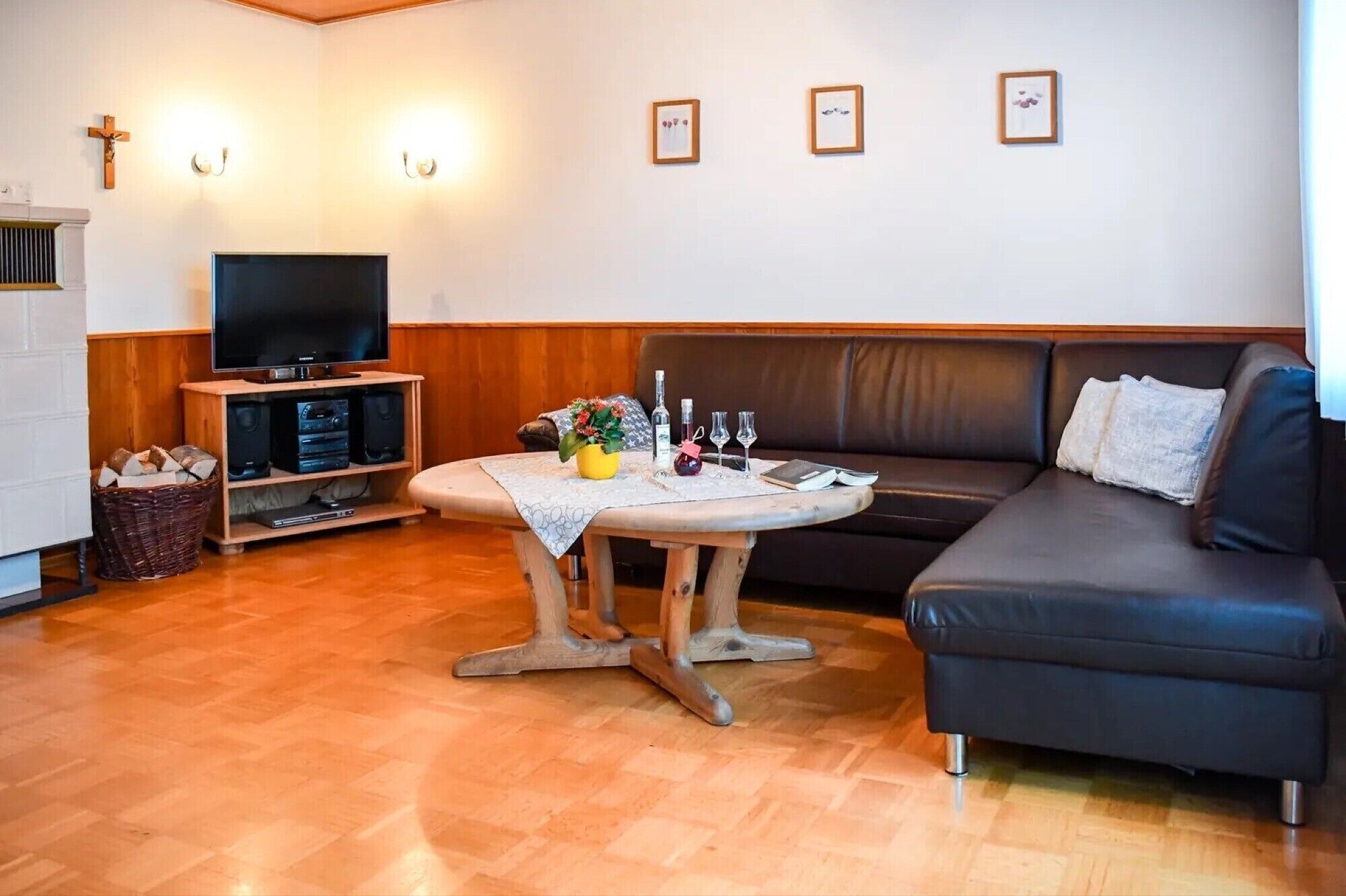 TV, fireplace, DVD player, table tennis