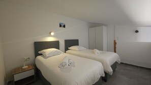 2 bedrooms, travel cot, Internet, bed sheets