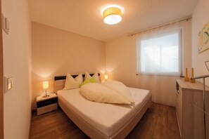 2 bedrooms, iron/ironing board, WiFi, bed sheets