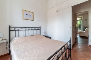 2 bedrooms, iron/ironing board