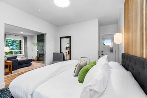 4 bedrooms, iron/ironing board, WiFi, bed sheets