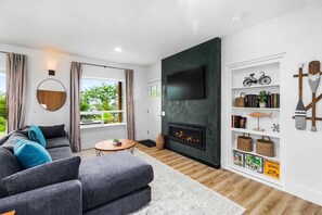 TV - Stonegrove Residence (Blaine)