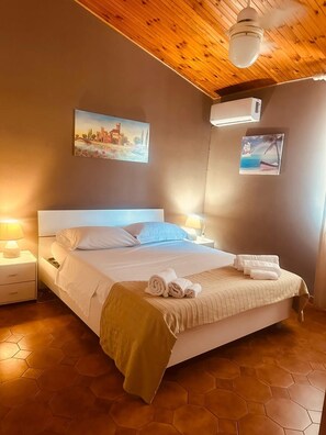 3 makuuhuonetta, silitysrauta/-lauta, Wi-Fi, vuodevaatteet