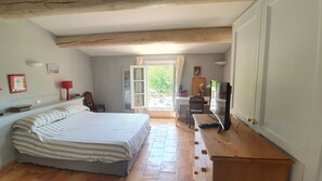Fer et planche à repasser, Wi-Fi, draps fournis