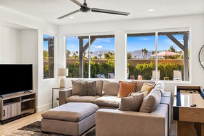 Smart TV, fireplace, table tennis