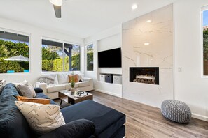 Smart TV, fireplace, table tennis