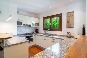 Frigorifero, microonde, forno, lavastoviglie