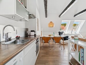 Fridge, dishwasher, cookware/dishes/utensils