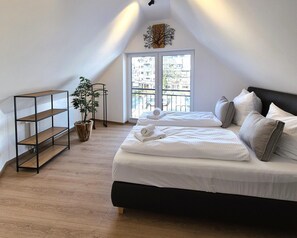 Apartment | 3 bedrooms, individually furnished, bed sheets