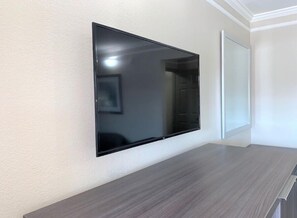 Superior eenpersoonskamer, en-suite badkamer, uitzicht op stad | Badkamer | Een haardroger, pantoffels, handdoeken, zeep