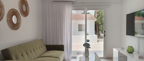 Luxury Apartment, Pool View | Blackout drapes, iron/ironing board, free WiFi