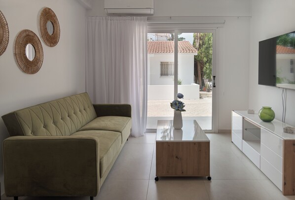 Luxury Apartment, Pool View | Blackout drapes, iron/ironing board, free WiFi