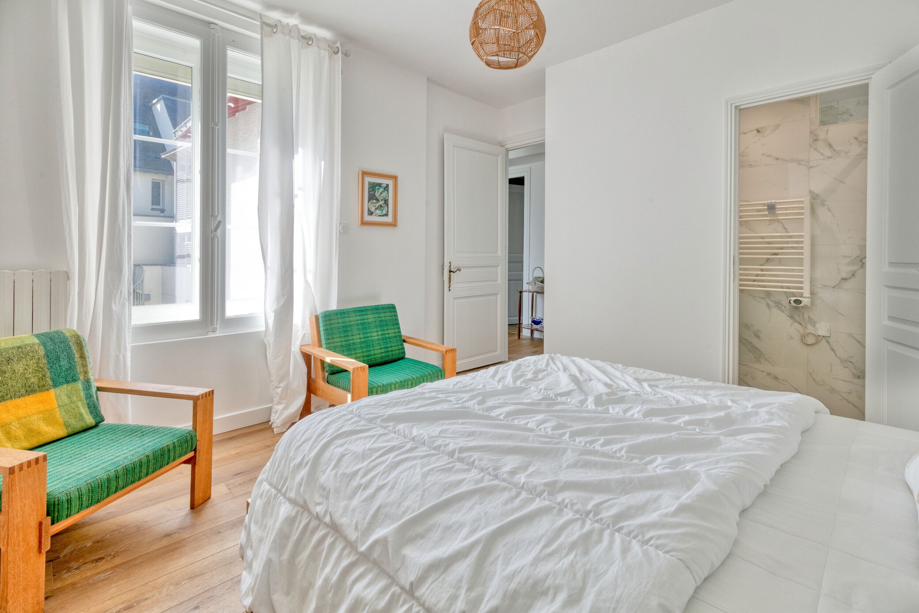 3 多间卧室、熨斗/熨衣板、WiFi、床单