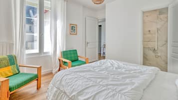 3 slaapkamers, een strijkplank/strijkijzer, wifi, beddengoed