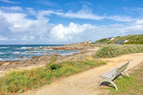 Villa 'Lin Et Maree Face Océan' with Sea View, Private Garden and Wi-Fi