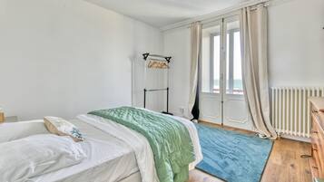 3 slaapkamers, een strijkplank/strijkijzer, wifi, beddengoed