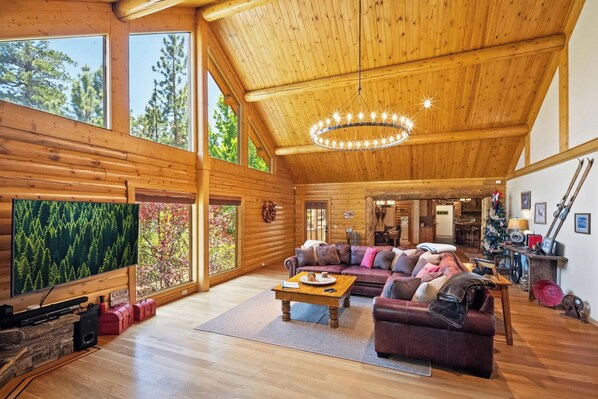 电视、壁炉、桌上足球、乒乓球