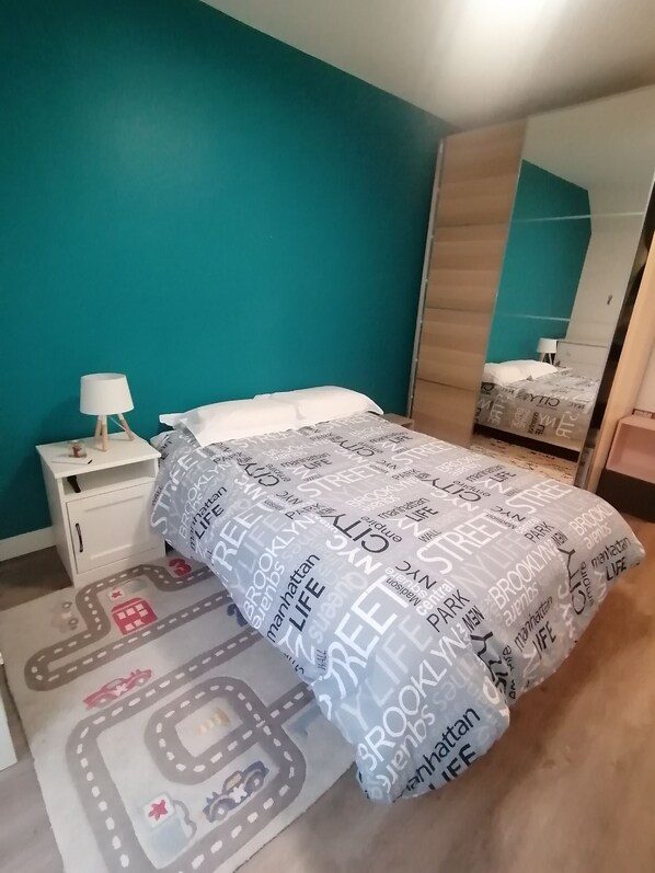 WiFi, bed sheets