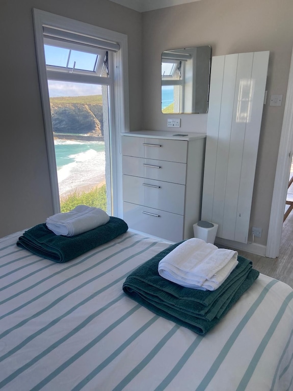 Airy Seaside Apartment Overlooking Beach - Ideal For Exploring West Cornwall - Redruth