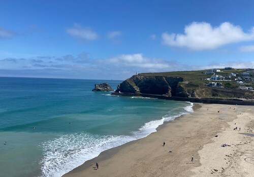 Airy seaside apartment overlooking beach - ideal for exploring West Cornwall