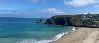 Airy seaside apartment overlooking beach - ideal for exploring West Cornwall
