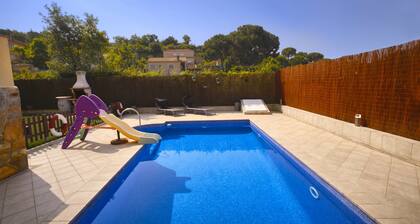 Cozy house with pool