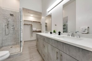 Douche, sèche-cheveux