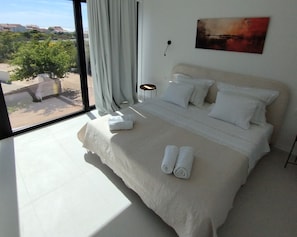 3 chambres, fer et planche à repasser, Wi-Fi, draps fournis