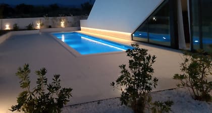 Villa Lunga Novalja, Charming 3-bedroom villa with WiFi, AC