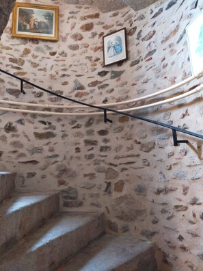 Interior - Medieval house for six people (Saint-Benoît-du-Sault)