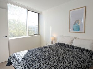 2 bedrooms, iron/ironing board, WiFi, bed sheets