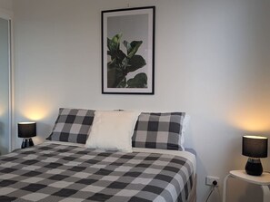 2 bedrooms, iron/ironing board, WiFi, bed sheets - Prime Location | Northbourne Ave (Braddon)